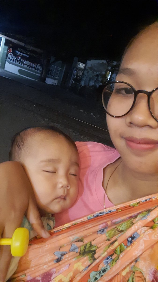 Nonoooo__'s tweet photo. Seperti punya sinyal bakal ditinggal ibun, beberapa hari ini bener-bener pngn nemplok ibun teruss 😆 https://t.co/f6Hmfms1e6