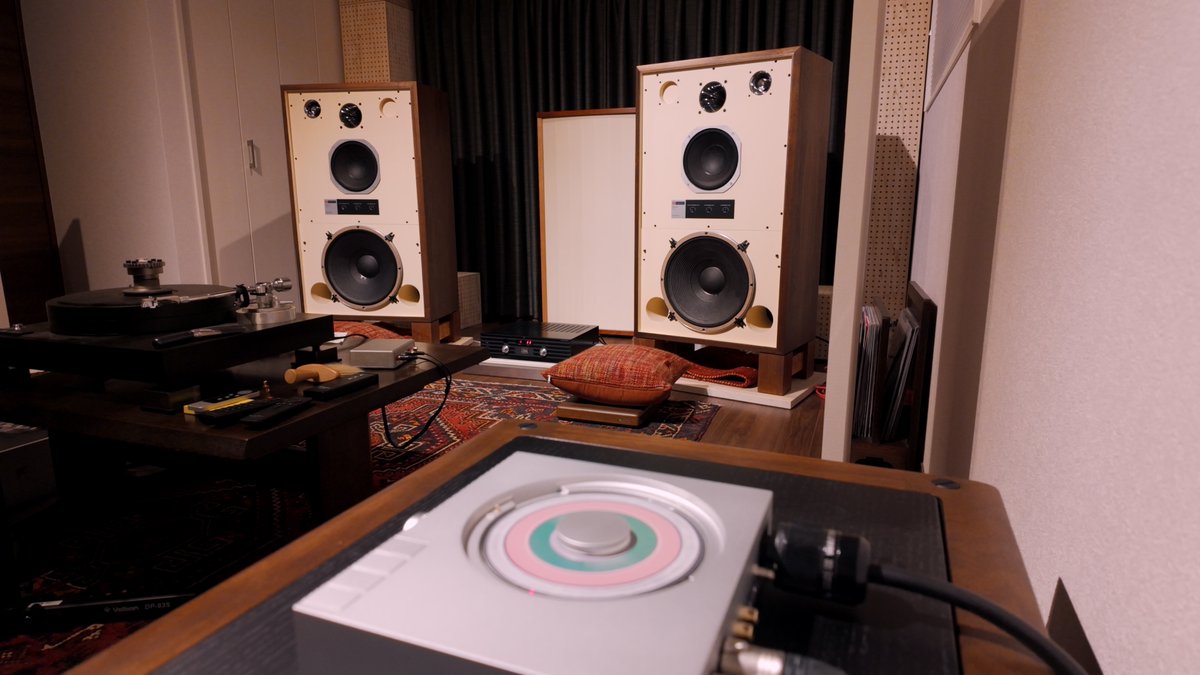antoine1973's tweet photo. NEW動画アップ♪
⇒新製品の音が良すぎて興奮してます。レビュー動画作るの待てないので、先出しで1曲どうぞ。お酒片手に生々しいピアノソロを堪能あれ。
#JBL4343
#SMSL
#PL200
https://t.co/XMEvAhQdEy https://t.co/TZrUQb6Ptq