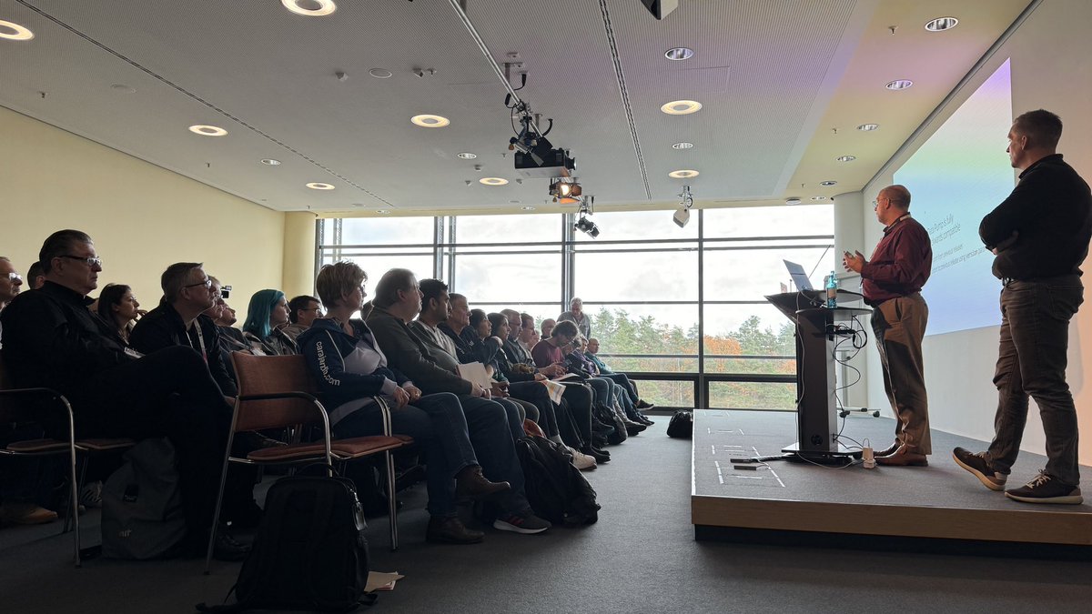 MikeDietrichDE's tweet image. @dohdatabase and our VP, Roy Swonger, on stage with New Features of #Oracle #DataPump in #23c at #DOAG #Conference in Nürnberg in an full room ... #NoChairsLeft 

Data Pump is very popular with customers obviously 😁

Slides  on dohdatabase.com + MikeDietrichDE.com