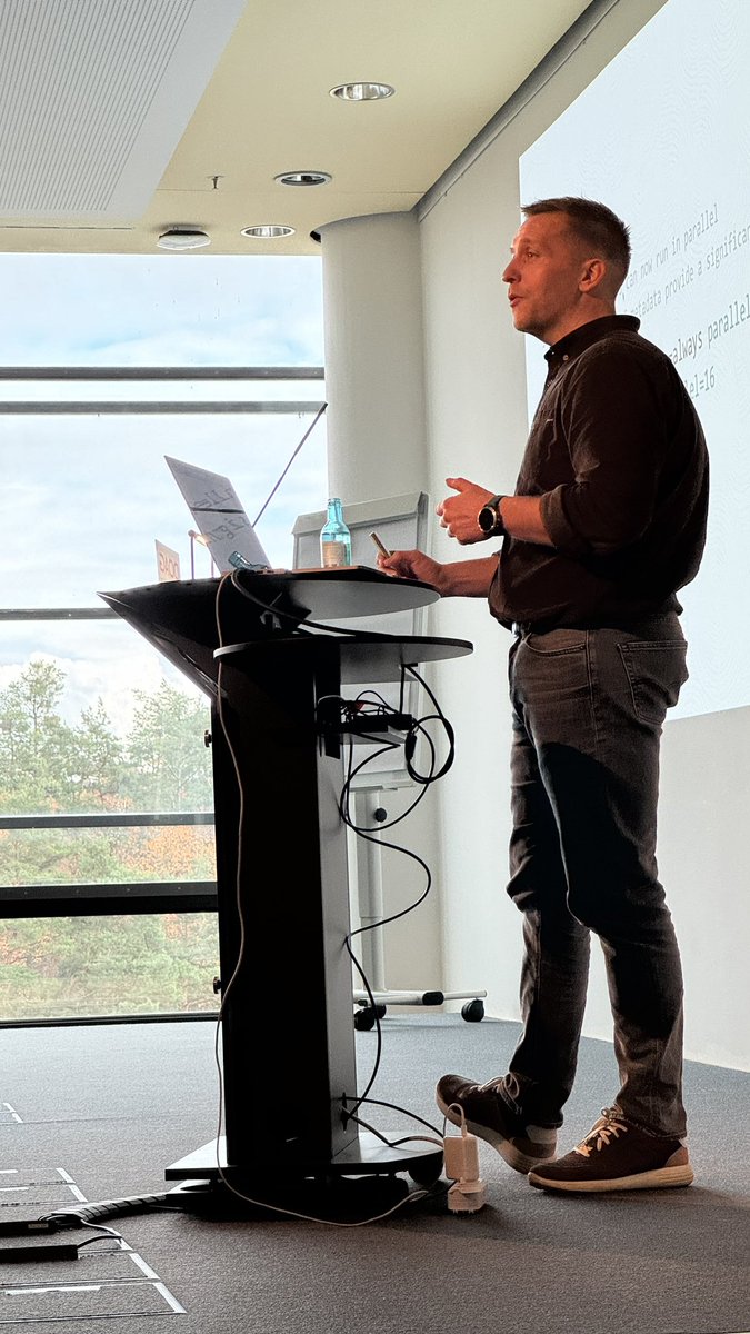 MikeDietrichDE's tweet image. @dohdatabase and our VP, Roy Swonger, on stage with New Features of #Oracle #DataPump in #23c at #DOAG #Conference in Nürnberg in an full room ... #NoChairsLeft 

Data Pump is very popular with customers obviously 😁

Slides  on dohdatabase.com + MikeDietrichDE.com