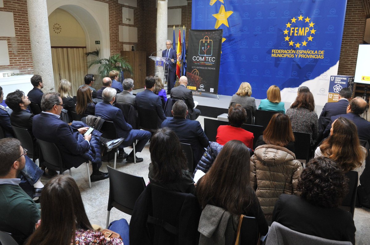 La Cátedra @comercioinnova de la Facultad @comercio_uva de @UVa_es  ha obtenido una
Mención Honorífica en Premios #COMITEC gracias al proyecto Plataforma de Experiencia-cliente.
Organizados por @mincoturgob @fempcomunica y @Correos