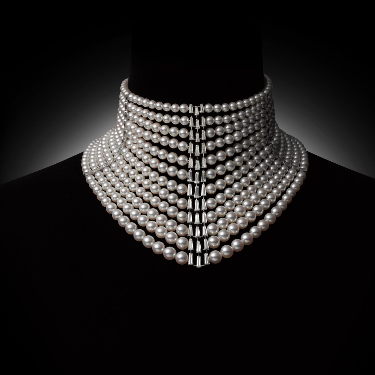 lalique's tweet photo. Big News! #LaliqueGroup and #Mikimoto are teaming up.

• Exclusive luxury perfumes
• Crystal editions inspired by the sea
• Launching 2025/2026
 
Get ready for a fragrance experience like no other.

#LuxuryFragrance #EleganceReimagined 
#Lalique #Mikimoto https://t.co/EM3Nscj7jw