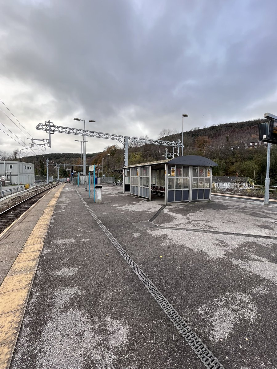 Officers have been patrolling the #RhonddaValley targeting stations after reports of Anti Social Behaviour

Remember stations are to be used for catching trains only ❌

See anything that doesn’t look right, text us on 61016 or report by downloading our #RailwayGuardianApp 📱