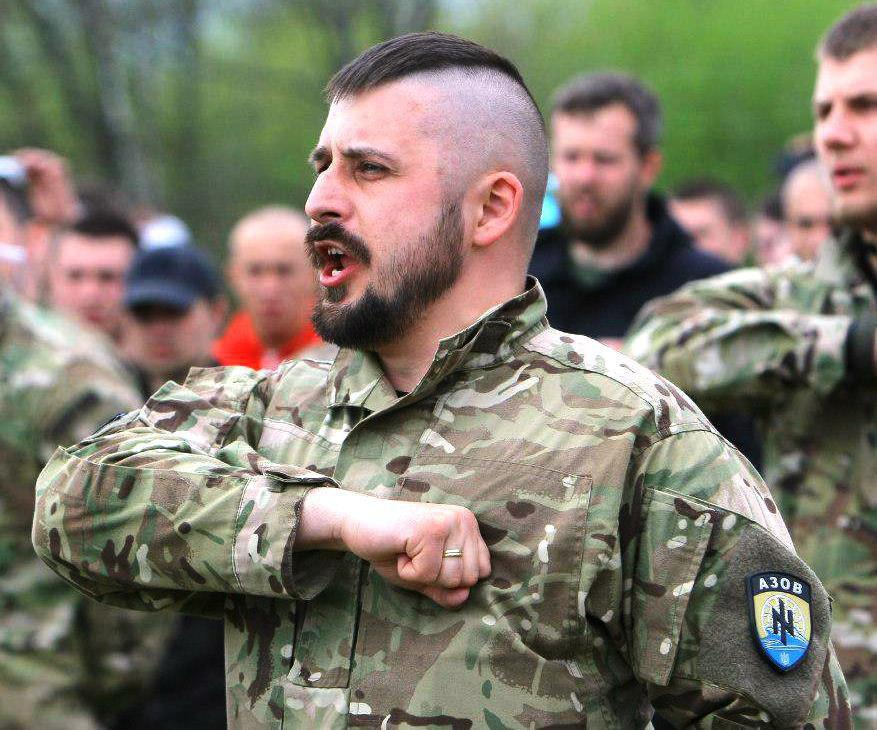 ACRains's tweet photo. Першу версію сценарію коміксу створили ще в січні 2020 року. Автор - Микола Кравченко "Крук", головний ідеолог Азову.

На жаль, він не побачив результат своєї праці. Микола загинув 14 Березня 2022 року від удару російського граду під час оборони Києва. https://t.co/vpYrwqbPh1