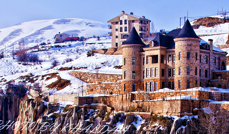 catchwords's tweet photo. #Lebanon is trending, but for a heartbreaking reason.

Reporter Farah Omar and photographer Rabih Al-Maamari fell victim to an Israeli bombardment in southern Lebanon 💔

Did you know? This stunning country boasts the world's highest concentration of castles from the Crusader era https://t.co/2lYF37aiJa