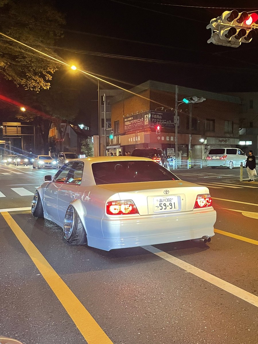 junyasujzx100's tweet photo. 野良だとこんな感じなのね https://t.co/jcj8XI2vJt