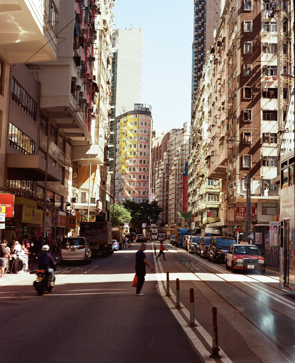 slyhk01's tweet photo. Power of film to deal with light and shadow…
#filmphotography 
#pentax67
#120film 
#argentique 
#streetphotography 
#hongkong
#kodakektar100
#kodakfilm https://t.co/TuTPUZlhpE