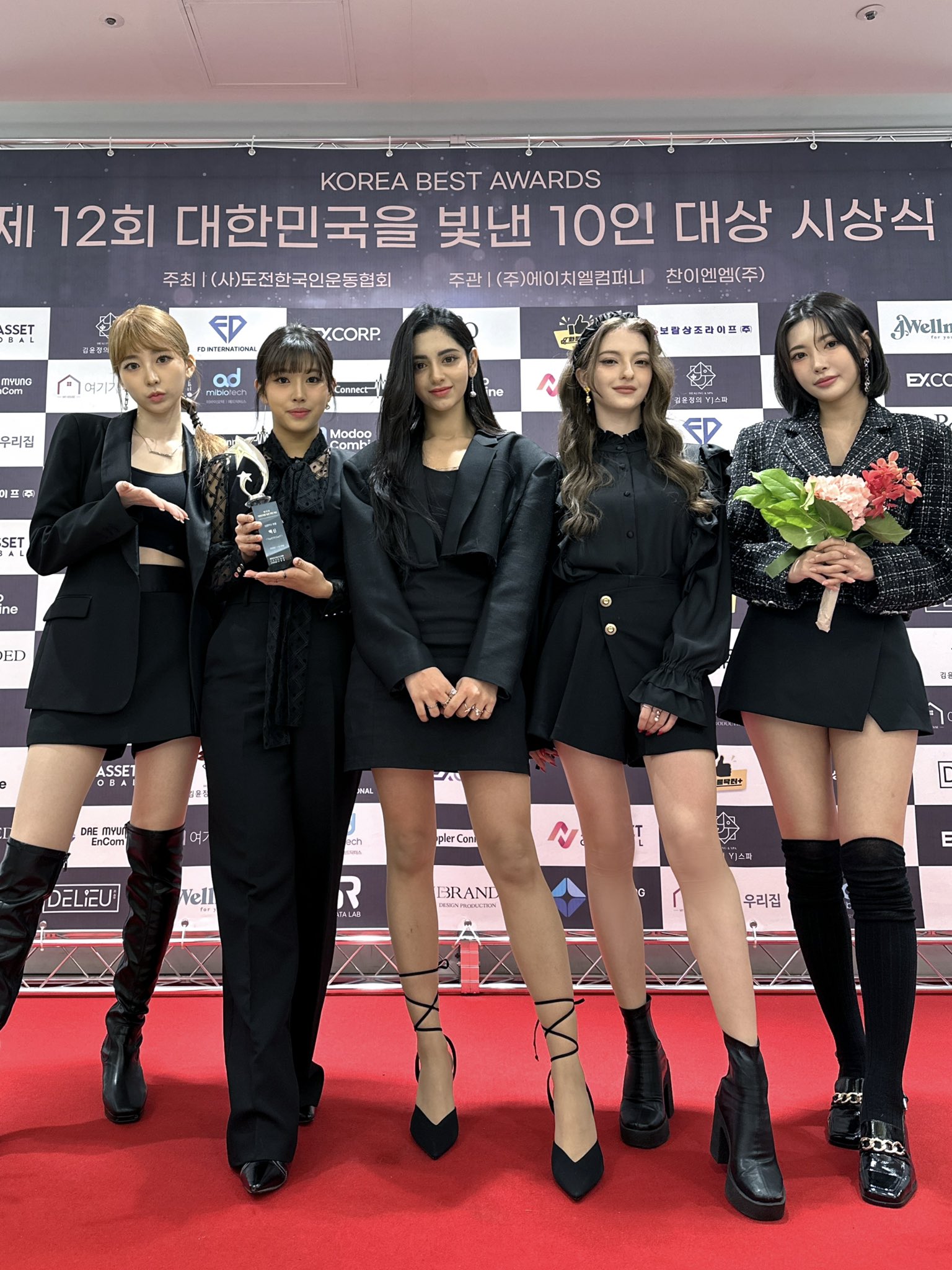 F_dEcTpbQAADsQd?format=jpg&name=large