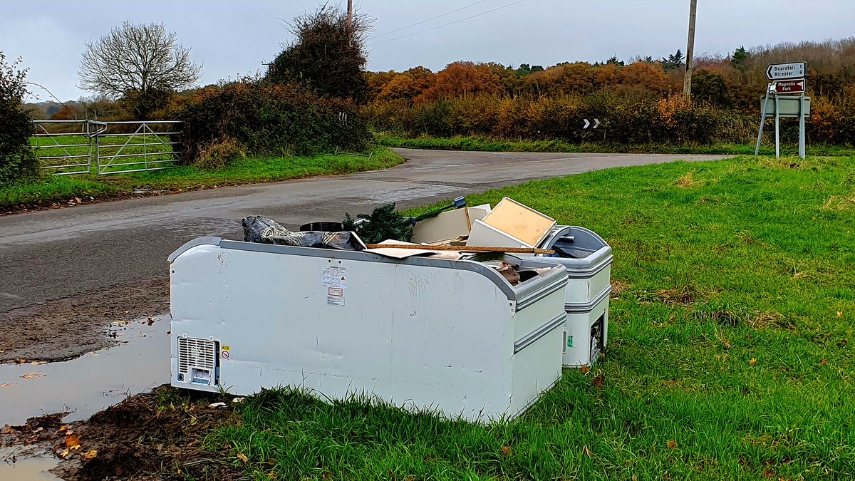 BucksFlyTipping's tweet photo. Two commercial fridges with general waste contents dumped near Oakley, Bucks
Now #underinvestigation - evidence of origin found at scene
We'll be going to Oxford this time - hope producer has fulfilled their duty of care or will face enforcement
#SCRAPflytipping
#NoCash4Trash https://t.co/UtE4FxEgBs