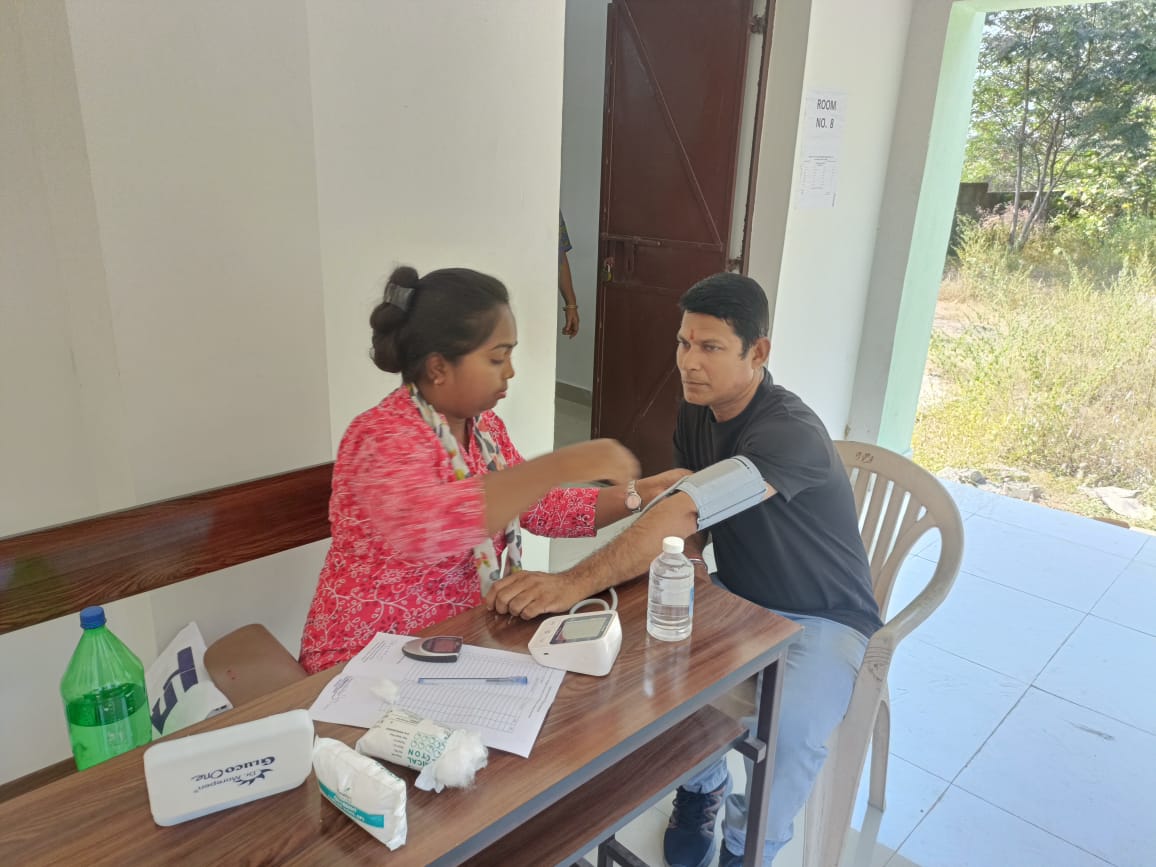 sidhant_dr's tweet photo. Campaign on Healthy Life Style and Free Medical Check up under Social Work and Activities Club, IYDP (Nua Odisha and Naveen Odisha),Hirakud Degree College. 
Expert on the occasion- Dr.Panchanan Naik,Retired ADMO, Sambalpur.@DHE_Odisha @PravabatiG https://t.co/QFLdjRfd6E