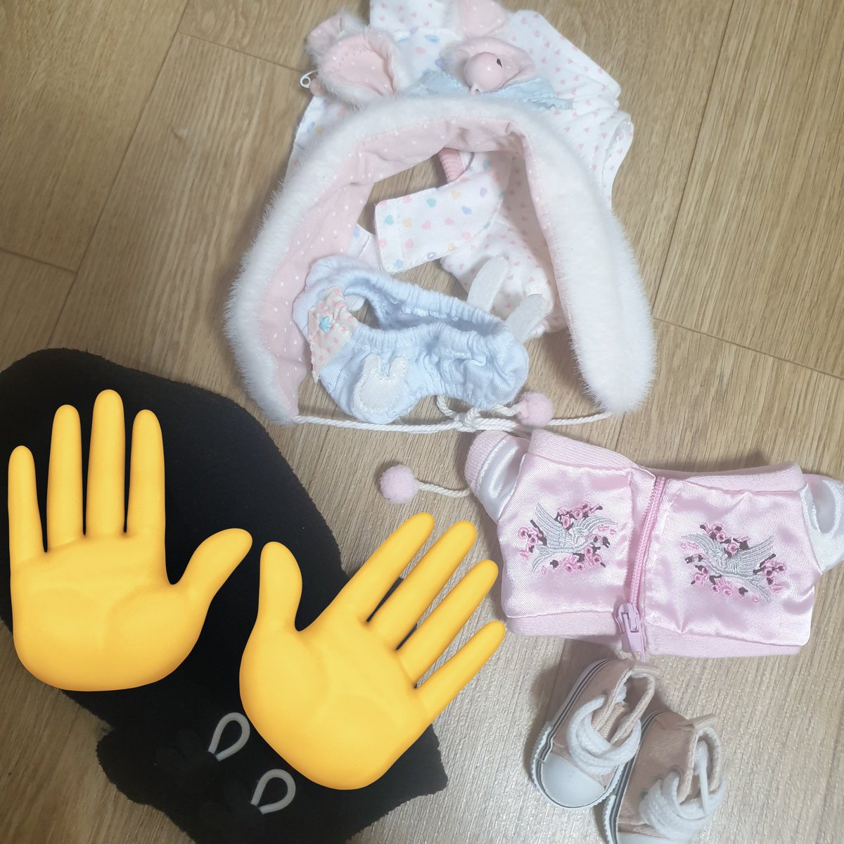 jeid890's tweet photo. #솜솜옷장터 #무솜인덕장터 #솜인덕장터
인형옷 양도

쿠키네 옷장 벚꽃스카쟌 + 핑크 운동화 20cm - 0.7
베비레빗 블루 20cm - 2.3

운미가입니다
준등기 gs반택 가능 https://t.co/AFGtrtUpTU