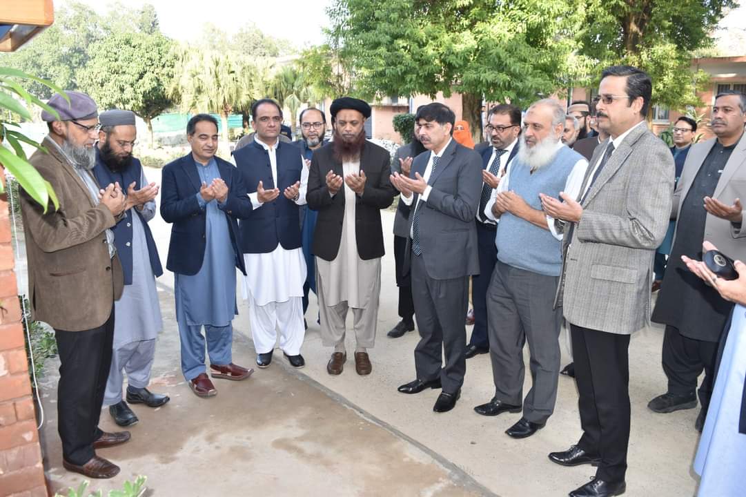 CUIofficial's tweet photo. The inauguration ceremony of the new Academic Block for Electrical &amp; Computer Engineering at #CUIWah Campus was a momentous occasion led by Rector Prof Dr. Sajid Qamar. Rector #CUI appreciated the efforts of Campus Director Prof Dr Muhammad Abid &amp; his team in this regard
#CUINews https://t.co/gybCjW8BcH