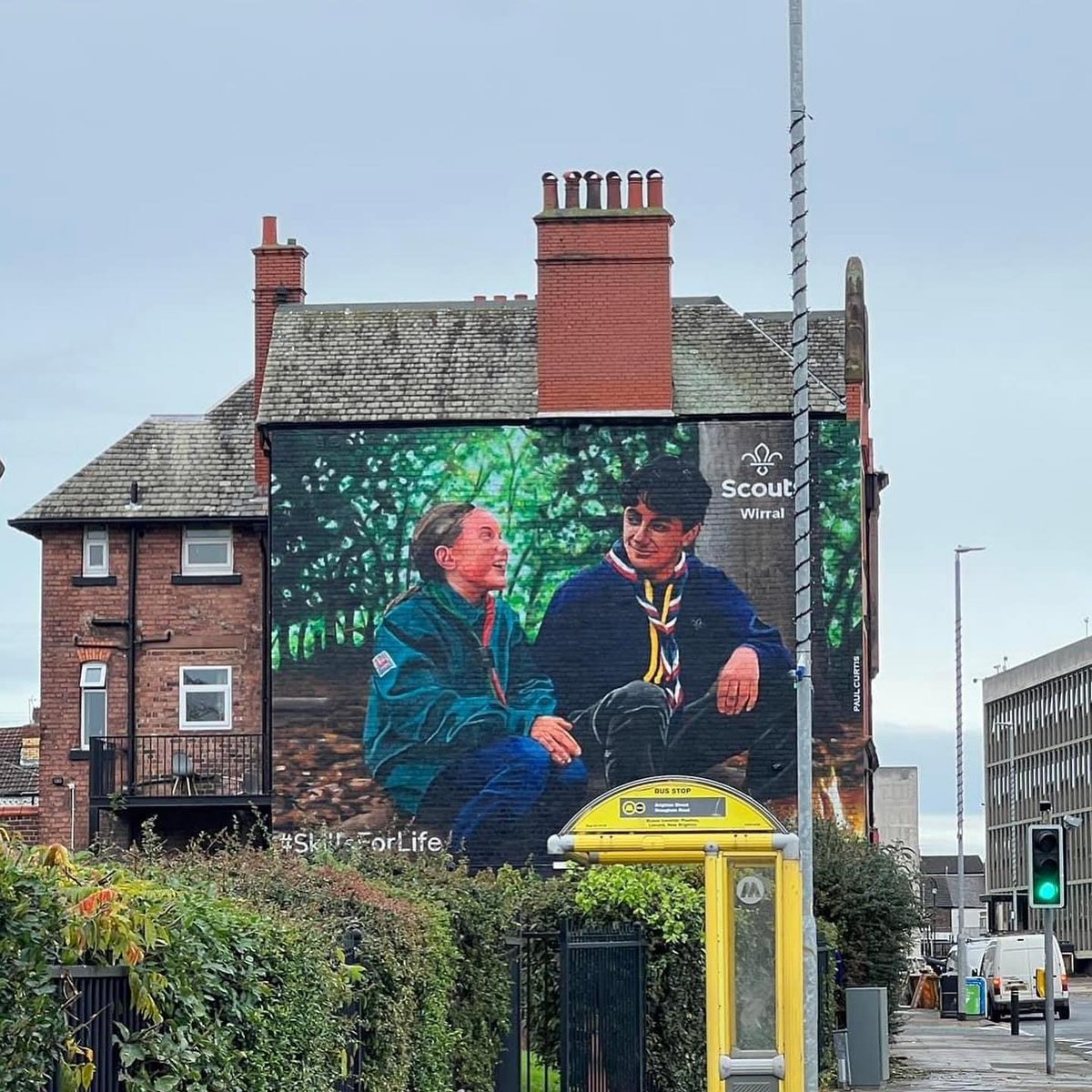 To celebrate Scouts' vibrant role in their community, Wirral Scouts teamed up with local artist Paul Curtis to create a mural. Read more in our blog post bit.ly/3sMw55R

Big thanks to Sean Conway for the brilliant photo and supporting the Scouts so well.