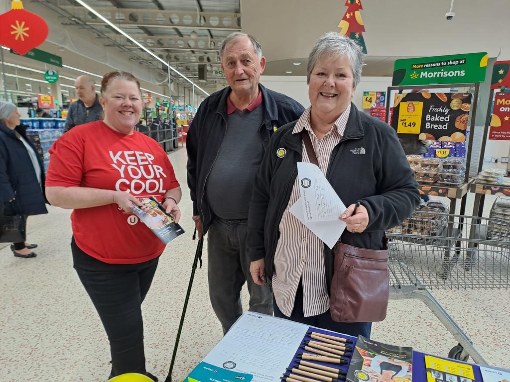 GillPaterson3's tweet photo. At Morrisons Worthing, showing that abuse is not part of the job..respect our shop workers with SM Chris Oliver #respect23
@PaddyLillisGS @DaveMccrossen @rabdonnelly2010 @gulljamie1 @michael34145261 @Renburlin09 https://t.co/0nAqaaAE2K