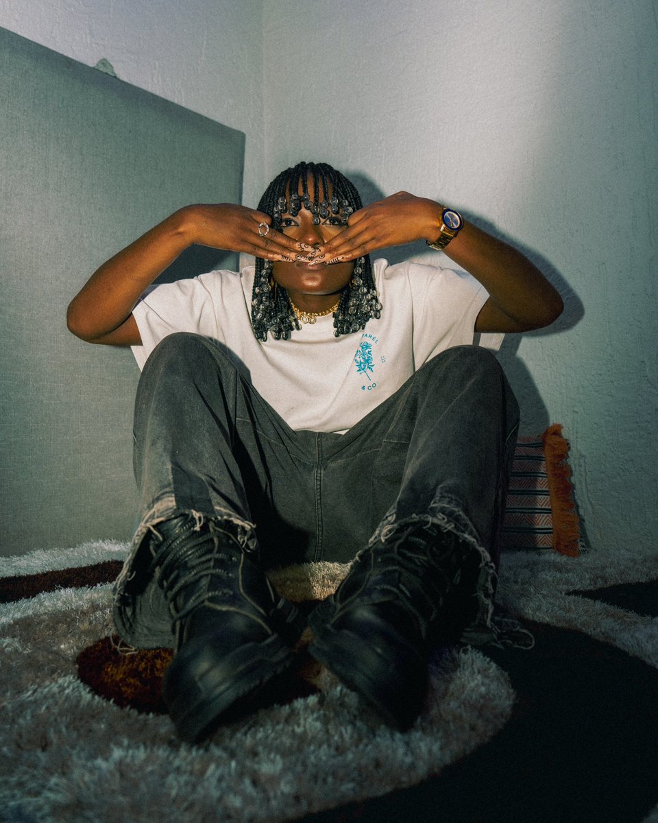 RANDOM SIGNS TO CONFUSE THE ENEMY.. BUT NOT THE ILLUMINATI 🫶🏾

#NOMORETEARSEP OUT NOW !!! 
-> onerpm.link/NoMoreTears