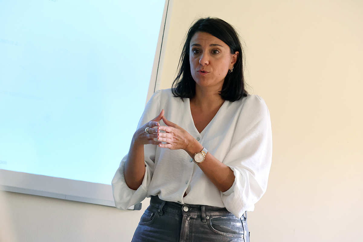UEMC's tweet photo. │🎓 Formación│Nuestra alumni Isabel Arrabal visitó la @UEMC para acercar a los estudiantes del grado en #Publicudad su experiencia como responsable de #Marketing y #ComunicaciónCorporativa de @ICONmultimedia ❗, empresa líder en soluciones de Señalización Digital Inteligente. https://t.co/w3gAzTDfMP