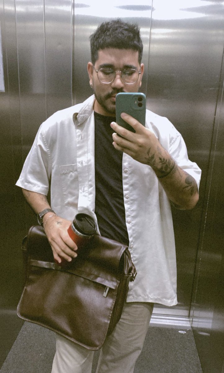 _edvascon's tweet photo. Terçou terçou com look jogador de boliche 😱😰😎😂😅🤣 https://t.co/GwP5VFMW2b