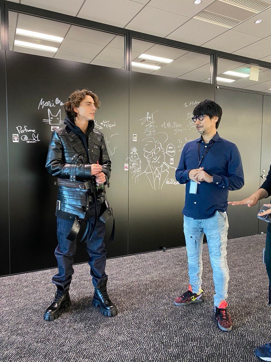 0xWenMoon's tweet photo. Defi project founder meets founder of the chain they built on https://t.co/571cpYsZos