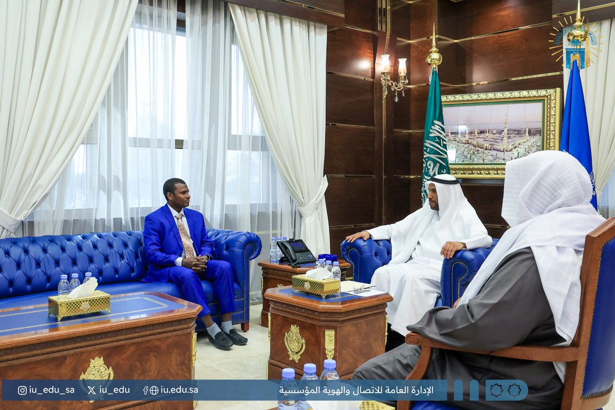 استقبل سعادة رئيس ⁧#الجامعة_الإسلامية⁩ المكلف، أ. د. حسن بن عبدالمنعم العوفي، سعادة المستشار الثقافي في سفارة جمهورية التشاد، السيد محمد صالح الجازولي، وتم خلال اللقاء مناقشة الموضوعات ذات الاهتمام المشترك.