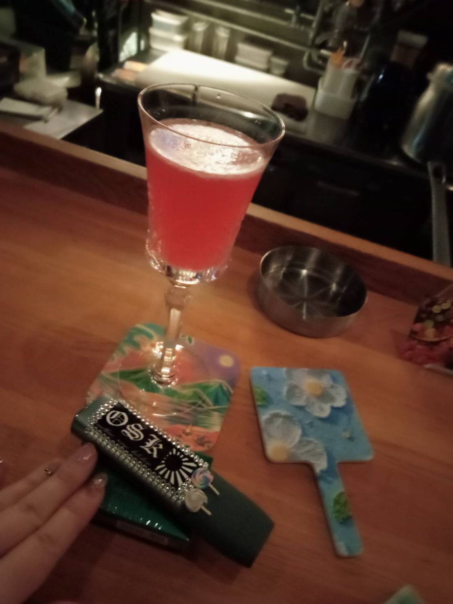 CLUB81676235's tweet photo. #BAR9
#コスモポリタン
イチゴの果実をしっかりすりおろしたカクテル
洋梨のカクテル🍸果実がとっても美味しい🫠
めっちゃ美味しい( * ֦ơωơ֦) https://t.co/ntrfyHCDo3