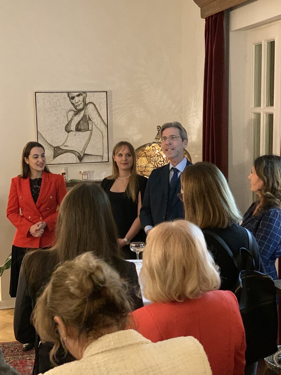 AmbAustrii's tweet photo. What an honor to host the “Diplomatic Women’s Club” with Valerie Breitenfeld, Vital Voices with Ela Raczkowska &amp; lady Ambassadors from Canada, Georgia, India and New Zealand! 
Feminist international politics can make the world a better place! 
⁦@VitalVoicesPL⁩ https://t.co/yPNKV4w5dq