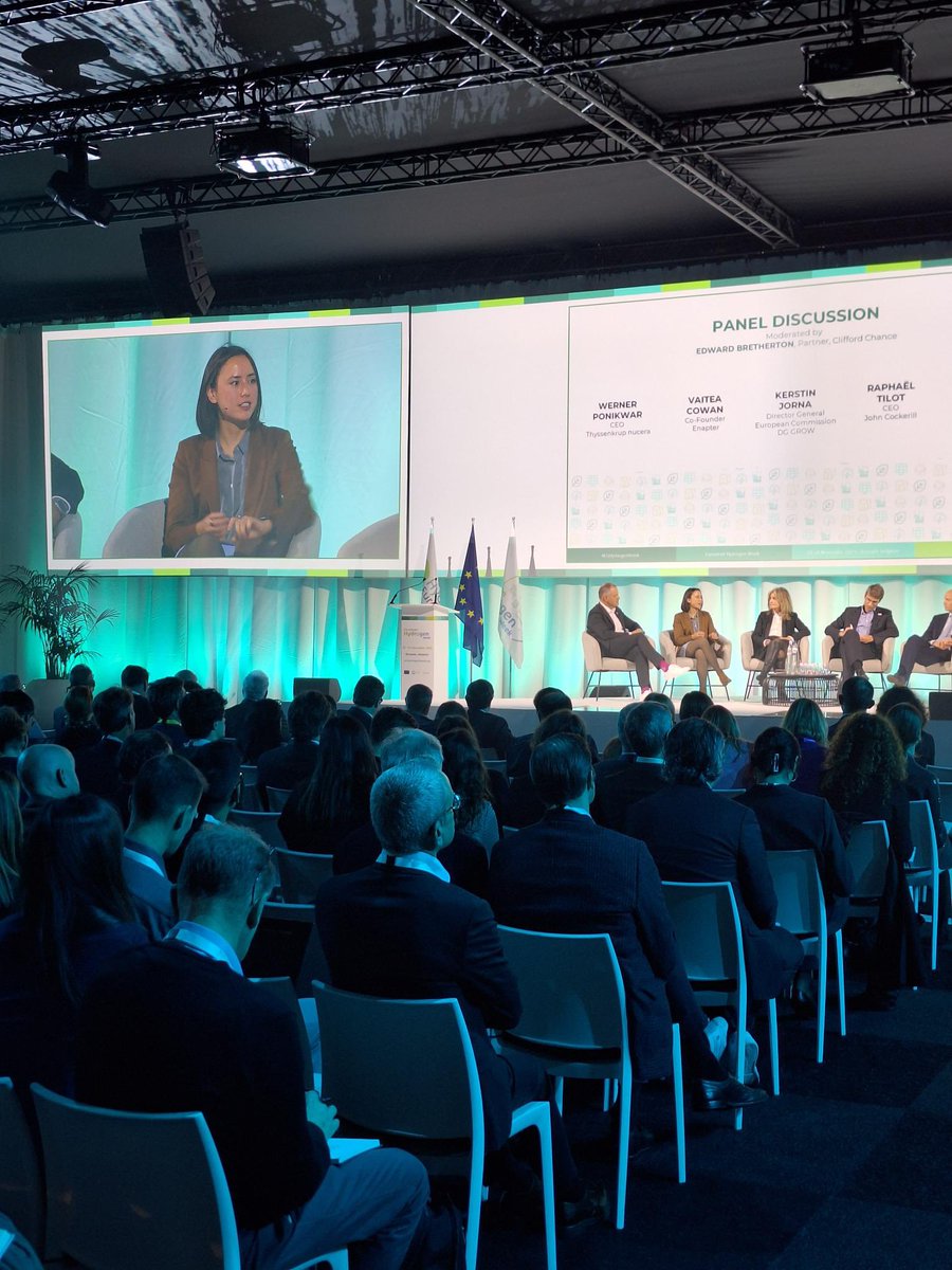 <a href="/EU_Growth/">Internal Market, Industry, Entrepreneurship & SMEs</a> <a href="/JornaKerstin/">Kerstin Jorna</a> @thyssenkruppnca 4/ <a href="/CoVaitea/">Vaitea Cowan</a> from <a href="/Enapter/">Enapter</a> says that they are producing #greenh2 in several units today. 🍃

“China is competing with #scale, US with #attractiveness, EU with #tech. If we want to maintain such leadership, we need to give importance to scale and standardisation”🇪🇺

#EUH2Week