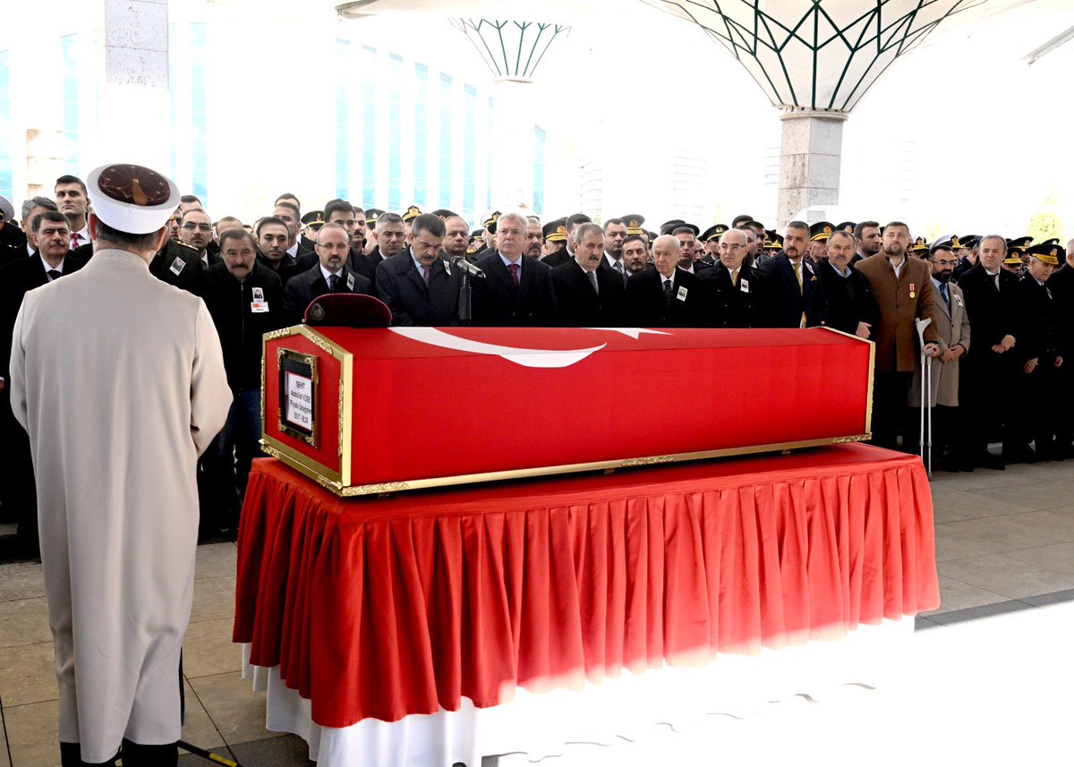 Desticikurumsal's tweet photo. Genel Başkanımız Sayın Mustafa DESTİCİ, Şehit Piyade Üsteğmen Abdullah KÖSE'nin Ahmet Hamdi Akseki Camii'ndeki Cenaze Törenine Katıldı. https://t.co/GW6OVi0MuL
