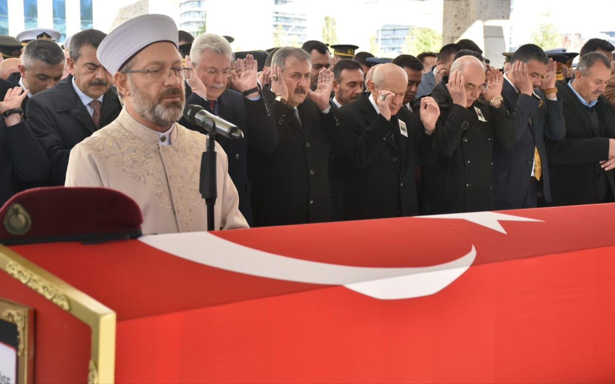 Desticikurumsal's tweet photo. Genel Başkanımız Sayın Mustafa DESTİCİ, Şehit Piyade Üsteğmen Abdullah KÖSE'nin Ahmet Hamdi Akseki Camii'ndeki Cenaze Törenine Katıldı. https://t.co/GW6OVi0MuL