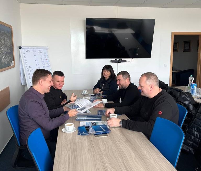 On Nov 17th, we hosted the Zaporizhzhia City Council delegation from Ukraine at our Třebíč plan.
We discussed avenues for further support in revitalizing Ukraine's energy sector. This year, we've already delivered our #CHPunits, which help ensure energy supply for locals.