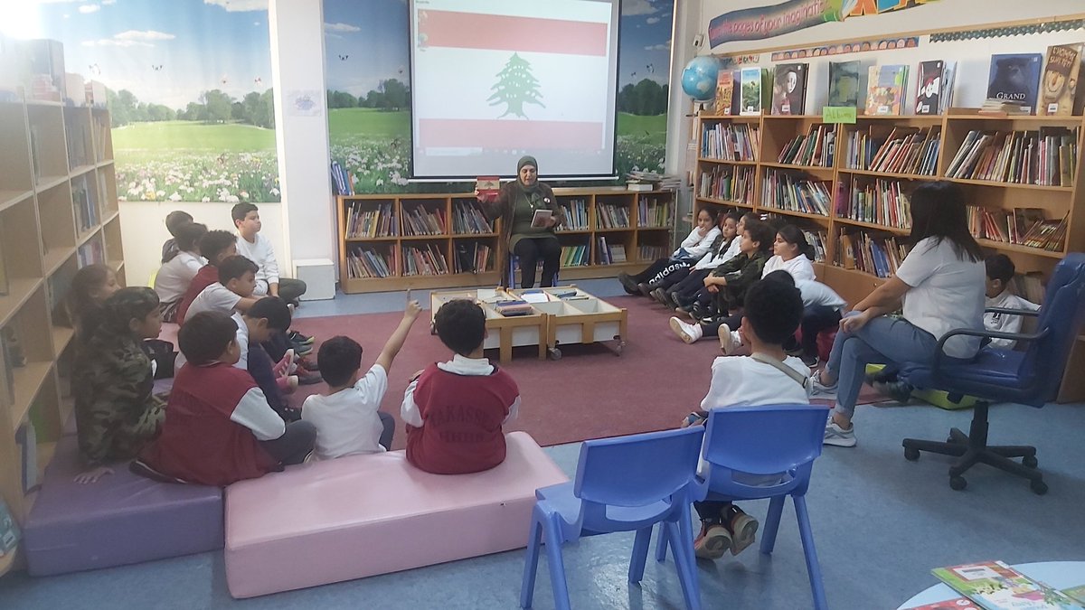 إلى كل من يؤمن بأن حب الوطن من الإيمان #قصة" وطني كلنا نحبك " استمع إليها متعلمو الصف الرابع #على أمل أن تعود البسمة للوجوه وعلى أرض الوطن. #الذكرى_الثمانين_للإستقلال_اللبناني
🇱🇧<a href="/Hhhsinfo/">Houssam Hariri HS</a> <a href="/HalaAlKotob/">Hala Al Kotob</a> <a href="/TawilNoor/">Noor Taweel</a> <a href="/lamaarabi1/">lama arabi</a> <a href="/SafaaAlyaman/">safaa alyaman</a>