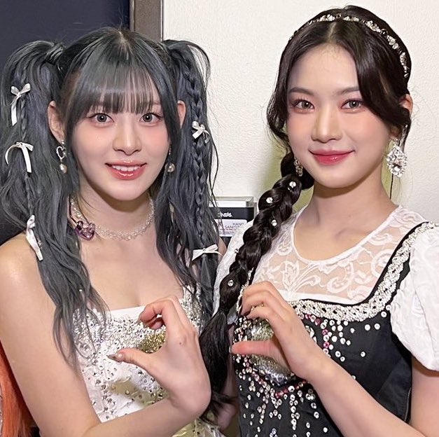 fleurswith's tweet photo. they’re so unserious 😂 https://t.co/8JwM8AtjeN