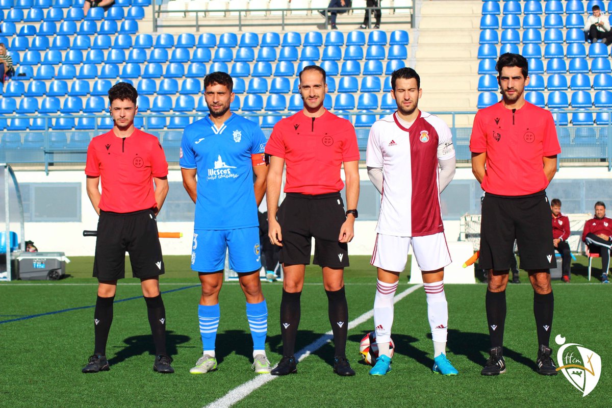 FFCM_es's tweet photo. 🛡️ SELECCIÓN |

▶️ La #selecciónCLM absoluta finaliza el último entrenamiento de cara a la UEFA Regions' Cup con un amistoso ante el @CD_Illescas, de #SegundaRFEF

🙏🏻 Gracias al equipo sagreño por su disposición y por el trato recibido en todo momento

#somosCLM | #genCLM https://t.co/08y23NKkoq