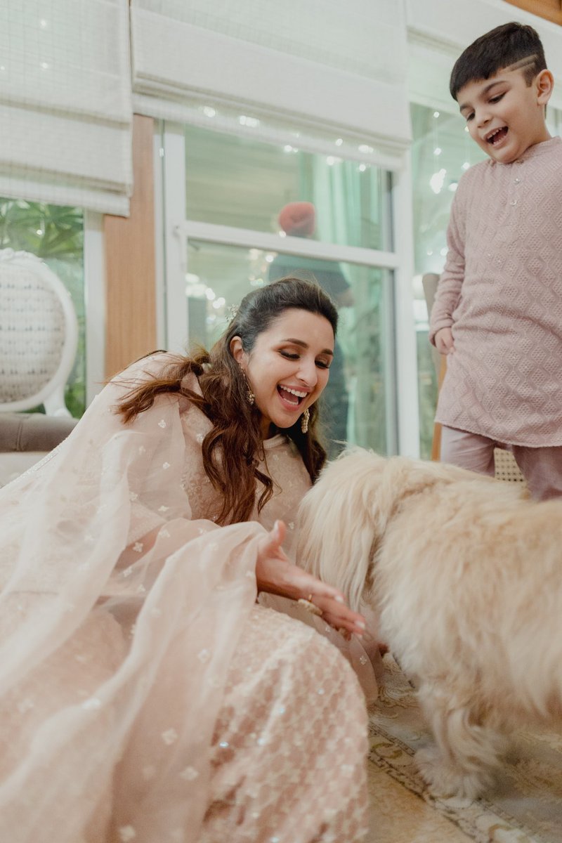 ParineetiChopra's tweet photo. Of pink and puppies 🩷🐶
#Home https://t.co/GklOqf6bcq