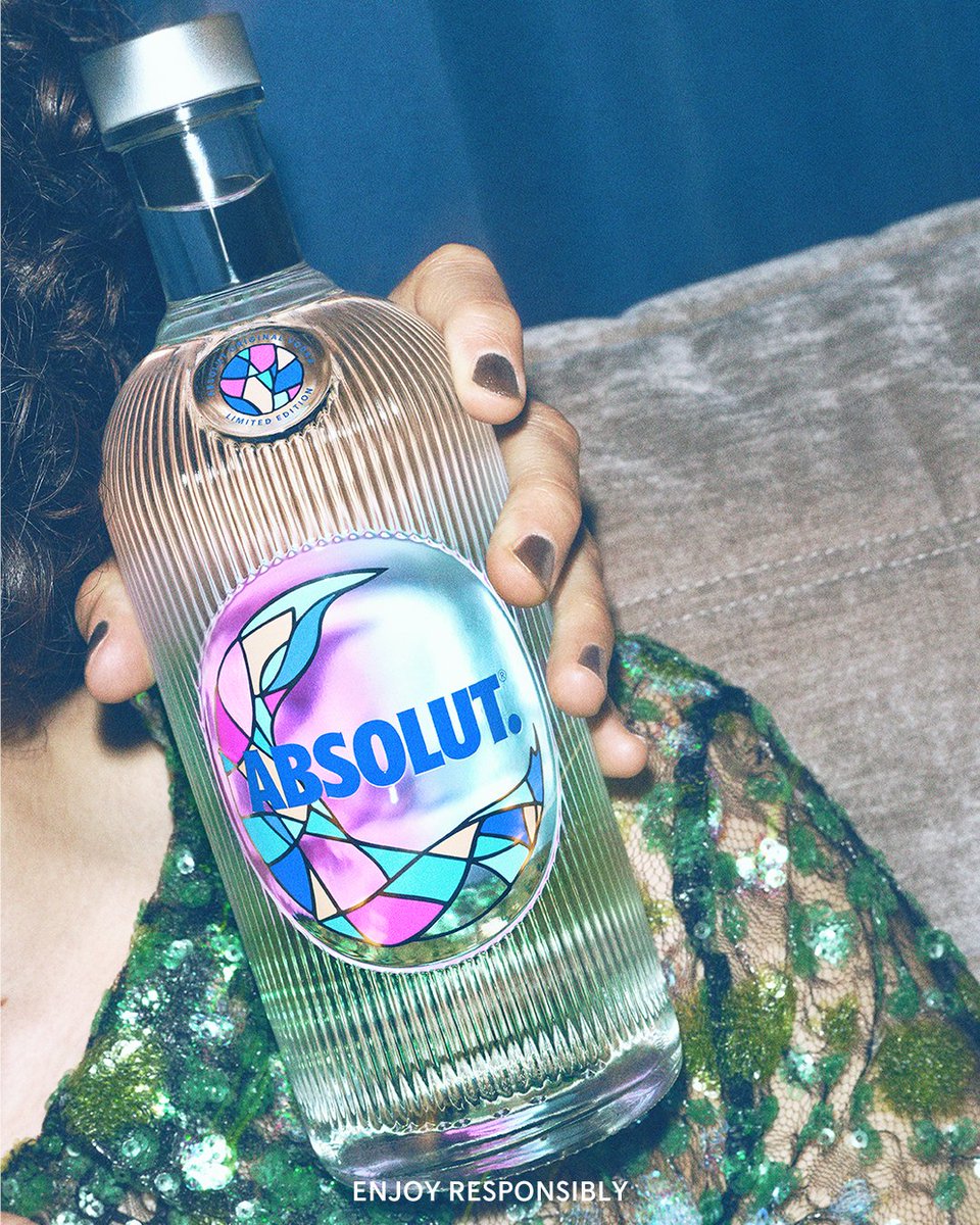 Absolut Mosaik embraces the celebration of individuality and how, beyond differences, together we can create a better world, push boundaries and drive positive change. #Absolut #BornToMix
