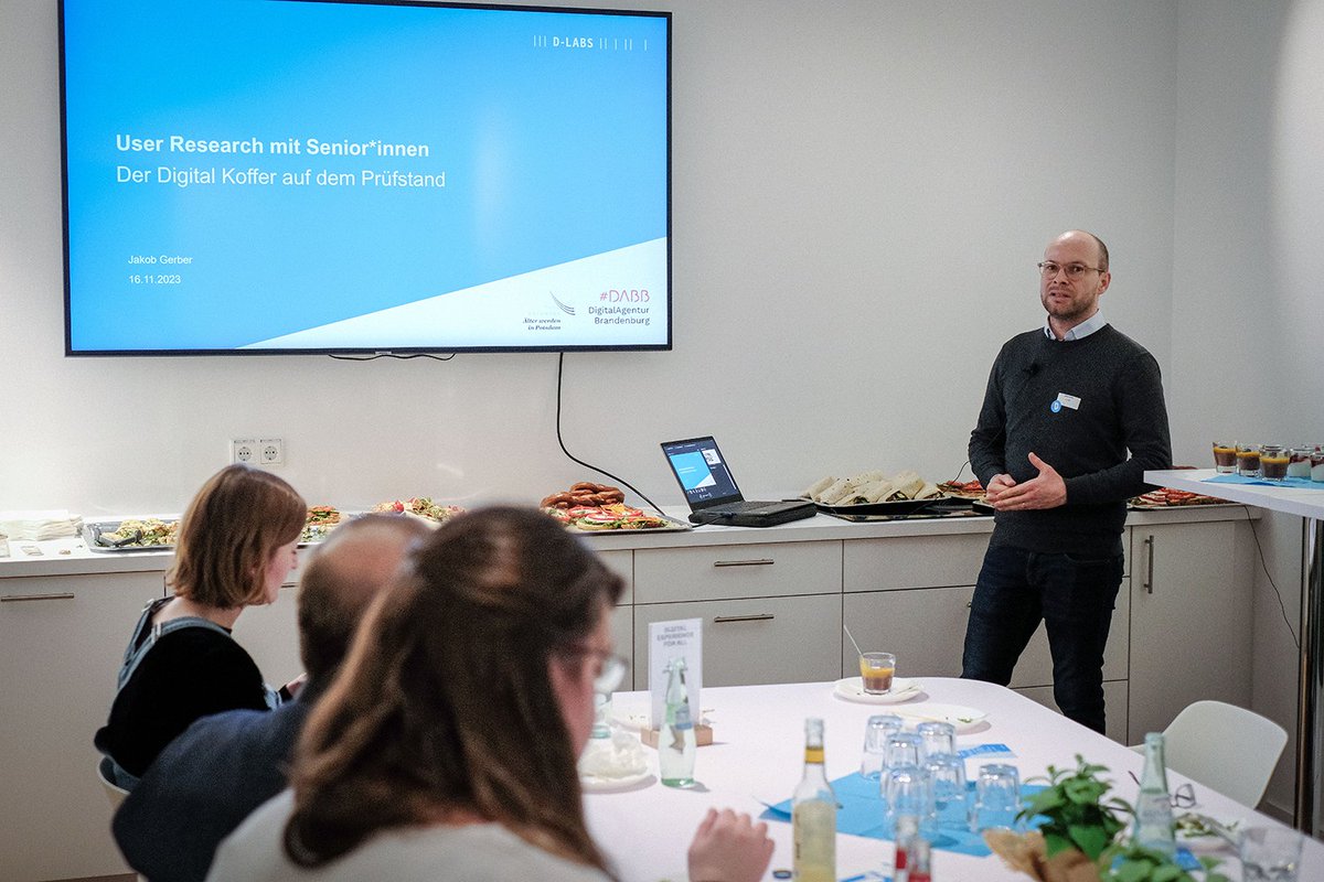 🚀 Digitale #Barrierefreiheit betrifft uns alle! 💡 Beim medianet OPEN HOUSE zeigte uns #DLABS am 16. November, wie spannend und wichtig das Thema ist. Herzlichen Dank für den inspirierenden Abend! Alle Fotos: flic.kr/s/aHBqjB3A2C🙌 #Barrierefreiheit #DigitalInklusiv