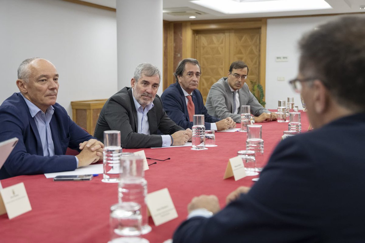 PresiCan's tweet photo. Canarias juega un papel clave en el recién creado Comité Bilateral España-Mauritania. El presidente @FClavijoBatlle resalta la apuesta estratégica del #GobCan por apoyar a las empresas en sus proyectos con el país vecino.

@hacienda_gobcan @proexca

https://t.co/9Uo5lbBEWB https://t.co/W9bSR1Gtvo