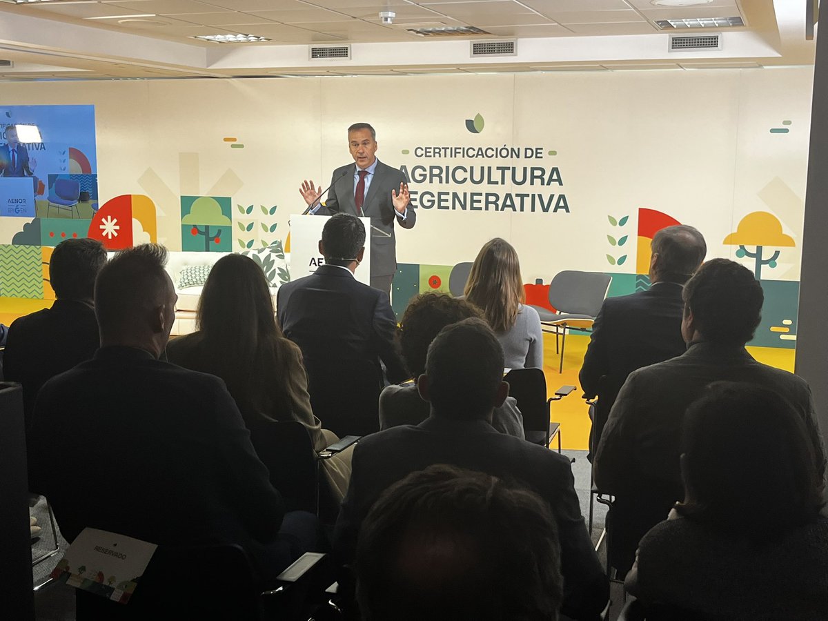 EpigenHealthy's tweet photo. ▪️ “Estamos ante algo muy disruptivo. Nuestros técnicos han identificado las buenas prácticas que #Epigen viene desarrollando desde hace tiempo. Y estamos unidos en generar confianza.”
Rafael García, CEO de @AENOR
#Certificación #Epigen #AgriculturaRegenerativa https://t.co/P5u7ZzNSLy