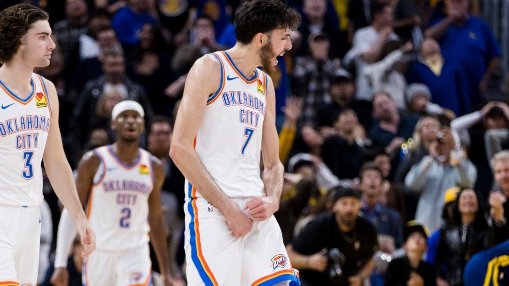 The_ThunderWire's tweet photo. Social media reacts to Chet Holmgren's game-tying 3-pointer in Thunder's 130-123 OT win vs. Warriors https://t.co/iyJD6xJZGL https://t.co/6mk6sqvzK0