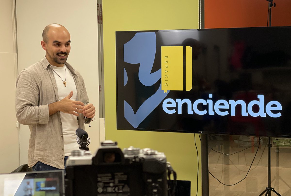 cmfsantiago's tweet photo. ‘Espacio Enciende’: El Claret de Madrid acoge una nueva iniciativa de Claret_Way Europa

https://t.co/iI1lvQFWwW

Para el estreno de esta iniciativa de formación para jóvenes, los organizadores han contado con la conferencia del teólogo @AbeldeJesusYT https://t.co/99e9bnkVuy