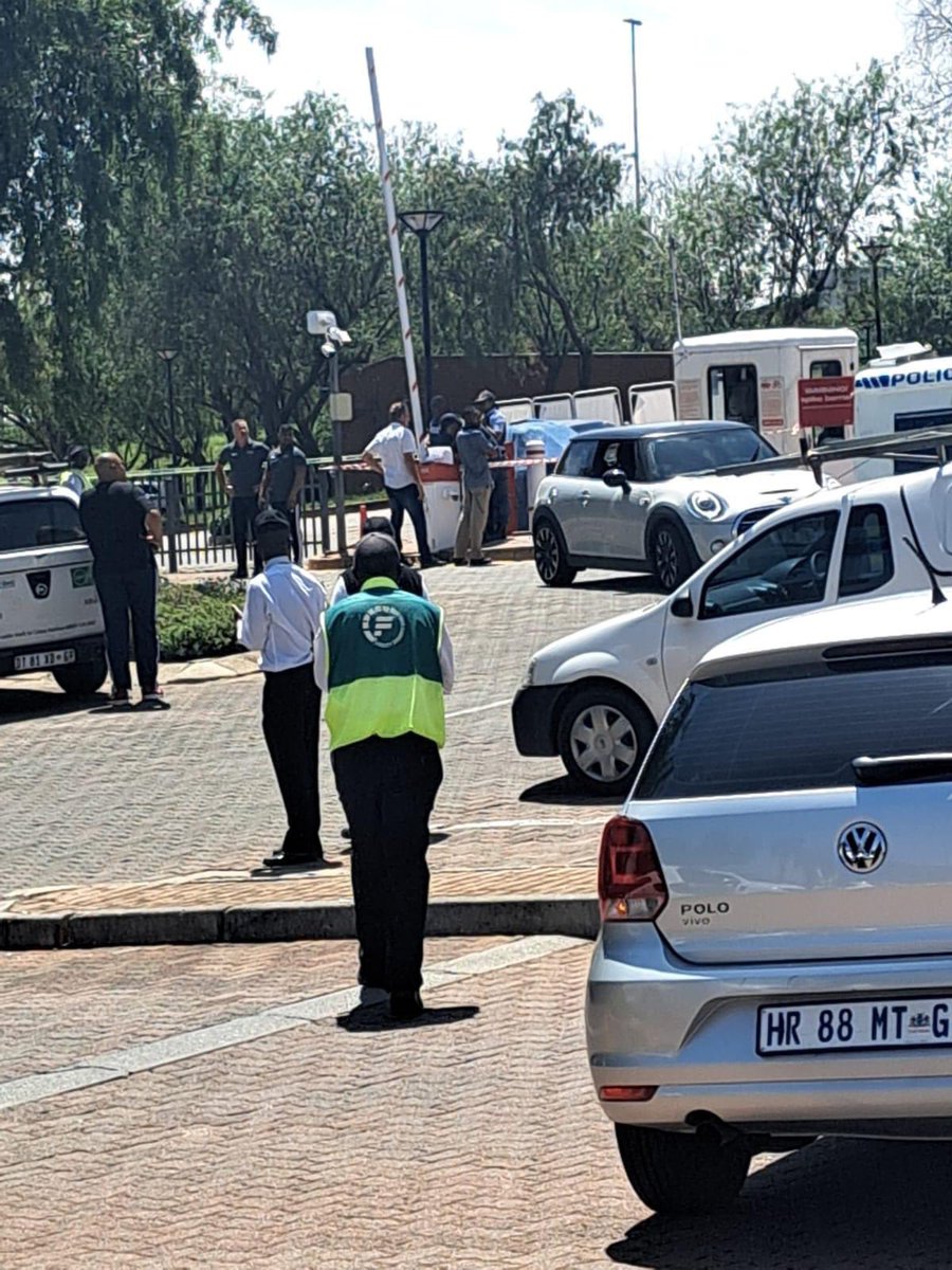 itsjacksudre's tweet photo. Leroy finch brown who is varados gang leader in westburg has been shot dead by unknown gunmen in rodepoort. #coloured #capitac #Eagles #busta #sabcnews https://t.co/S7DjVMhaXf