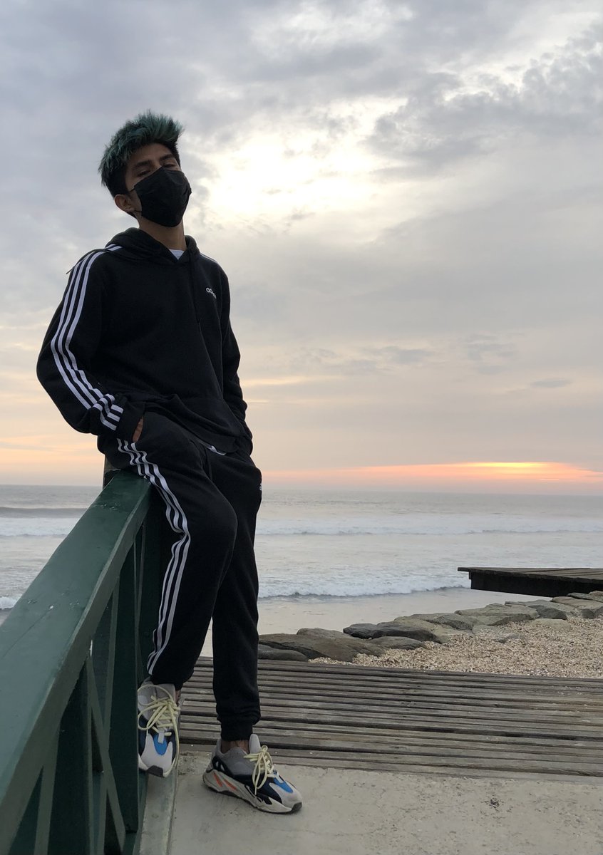 Yoelsk899's tweet photo. Por que es mas relajante ver un atardecer desde la playa que desde la casa de uno? 🌊 https://t.co/Ue6W2feBh5