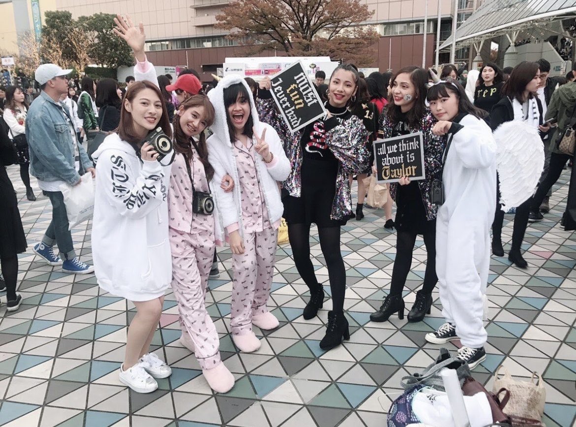 TokyoSwiftie's tweet photo. Before it's too late, Happy 5 years to #RepTourTokyo 🥺🫶
The Era when I was first welcomed to this community after being a Swiftie since 2008!
Way too many photos and memories to just choose four! 😭 https://t.co/O9nmvE9Dj3