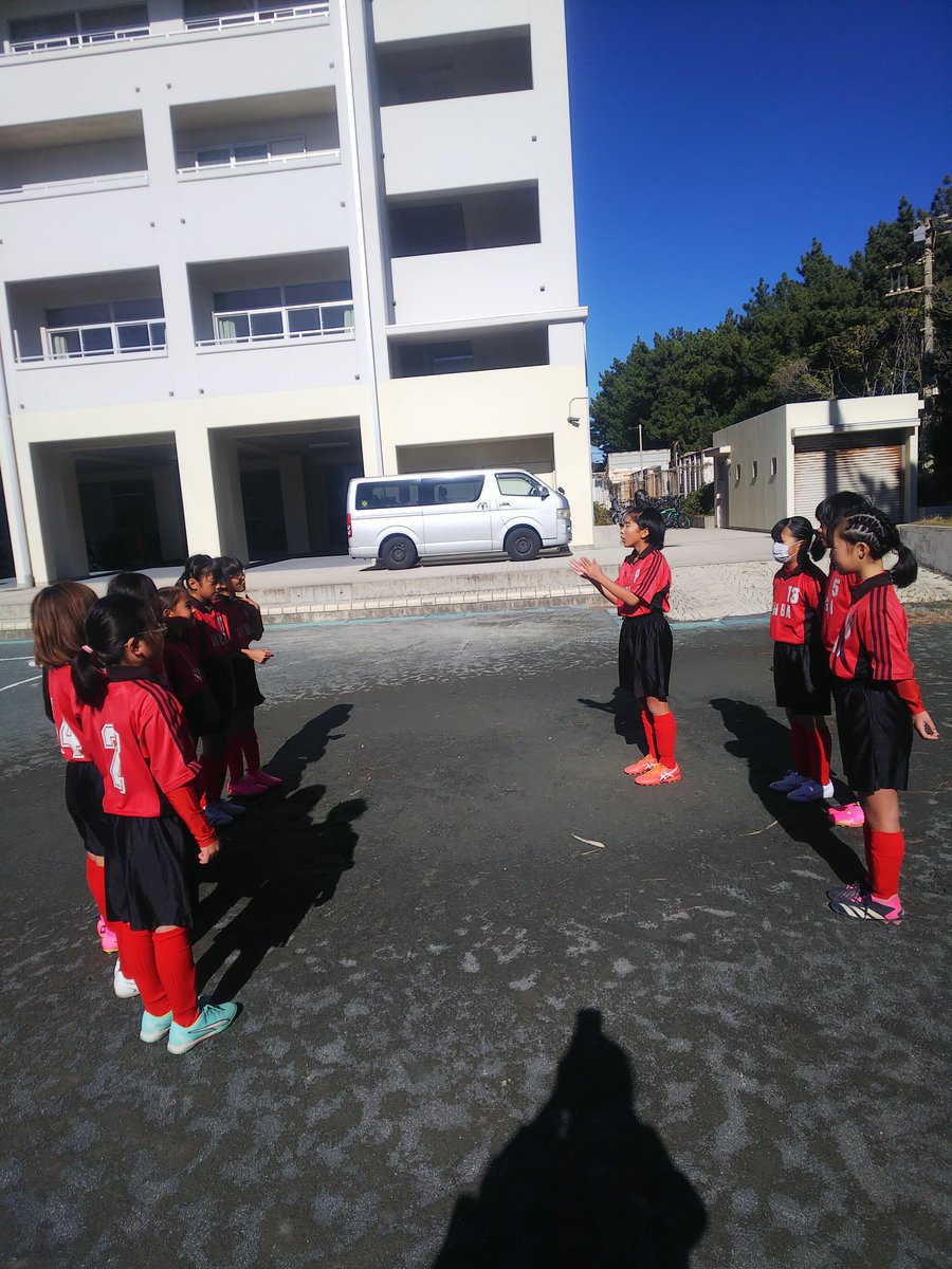 ohbasoccer8's tweet photo. 2023/11/19  Uー10大会＆藤沢トレセン練習
4年生以下の大会⚽高学年のいないはじめての大会！！
一生懸命走り回り、声を出し合い頑張っていました。
高学年は、藤沢トレセン練習。他のチームの高学年のと練習、いい刺激になったかな。
 #藤沢市小学女子サッカー
 #FC大庭レディース https://t.co/uX0BF7AGEo