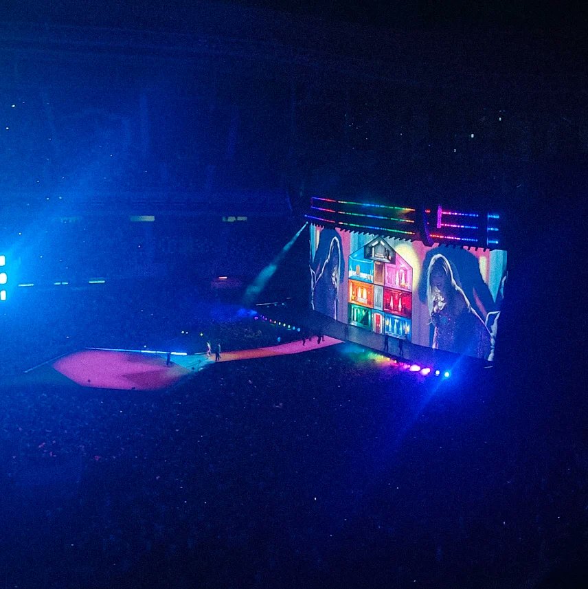 midnightsfavs's tweet photo. com tudo que aconteceu eu nem me senti confortável de postar nada sobre o dia 17, mas quero deixar registrado aqui também porque foi o sonho da minha vida. eu fui 🥺 #TheErasTourRio #RioTSTheErasTour https://t.co/cXaCq9rmTR