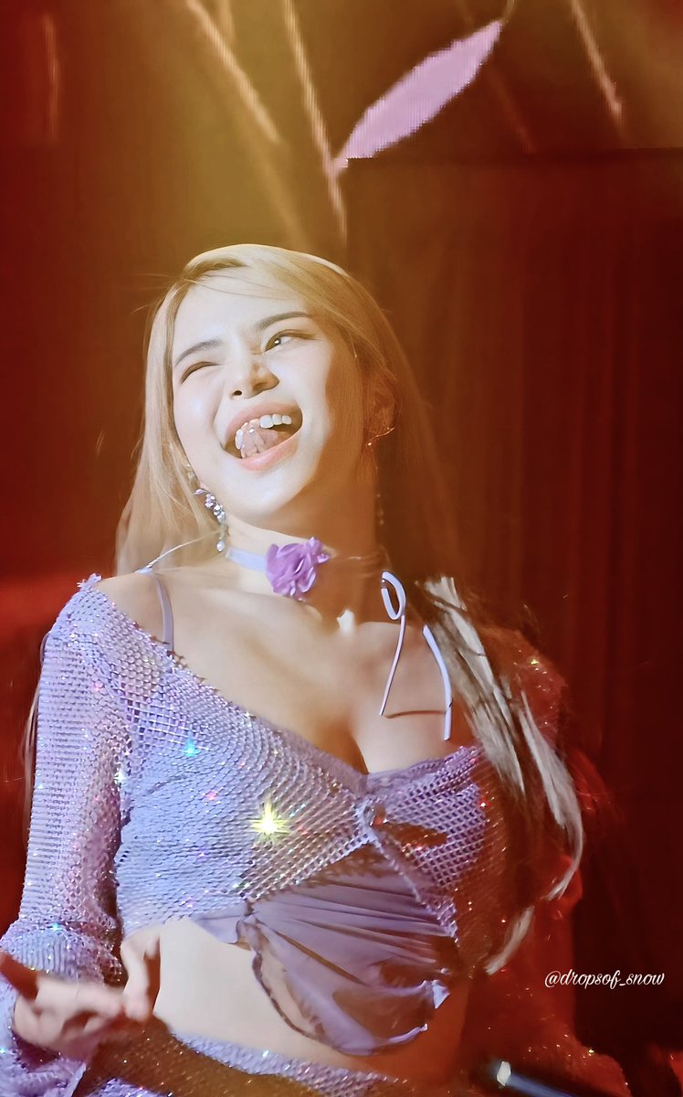 dropsof_snow's tweet photo. 231117 마마무+ 팬콘서트 Bangkok

Each time I see her, I just fall harder🫠

#TWO_RABBITS_CODE_BKK #TWO_RABBITS_CODE #SOLAR #MAMAMOO #MAMAMOOplus #솔라 #마마무 #마마무플러스 https://t.co/nVyZn9gWsV