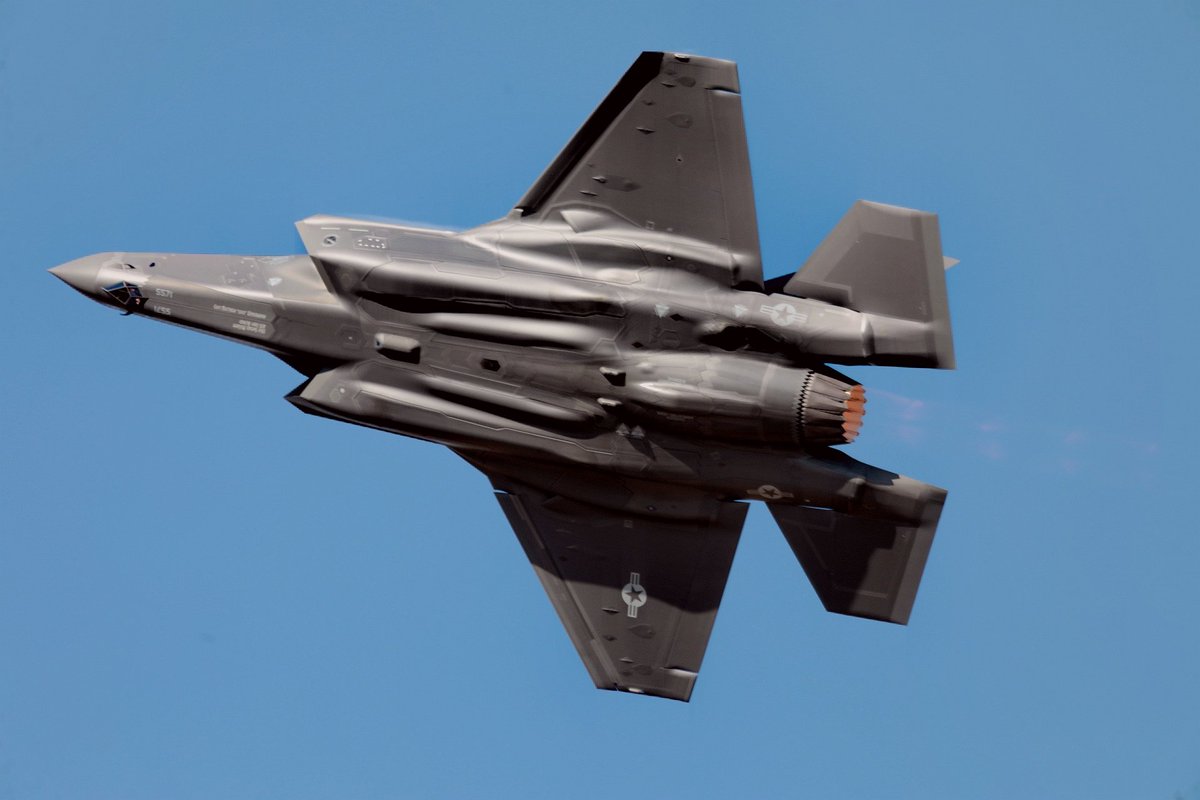 Stam_Pittas's tweet photo. Clear blue sky... #F35 @F35demoteam #AFW2023 @AthensFlyinWeek https://t.co/HxWVeoJj0I