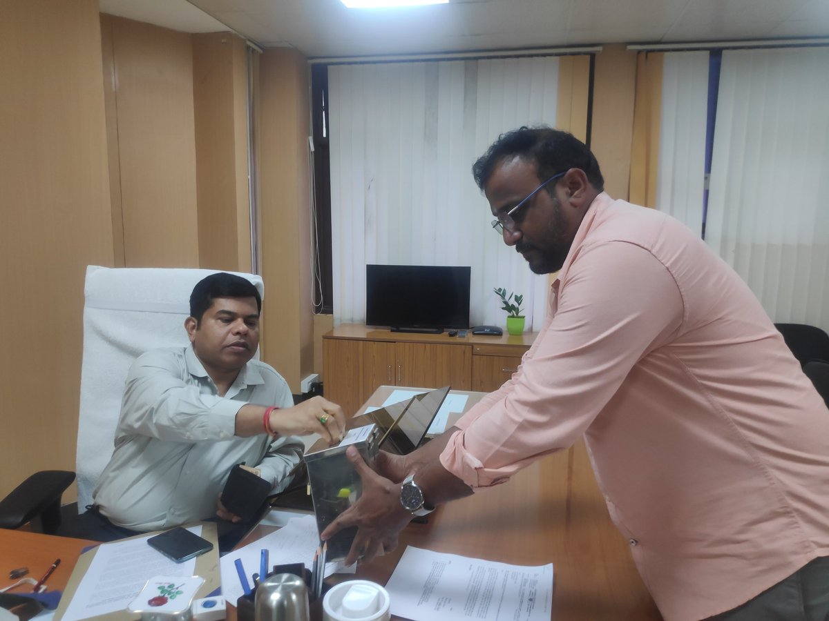 fcisouthzone_pr's tweet photo. Communal Harmony Campaign Week 2023 kickstarted in FCI ZO(S) by collecting contribution for providing financial support for effective rehabilitation of child victims of communal,caste or ethnic violence under Project "Assist". #NFCH #communalharmony #flagday #projectAssist https://t.co/qEP1ozVbHa