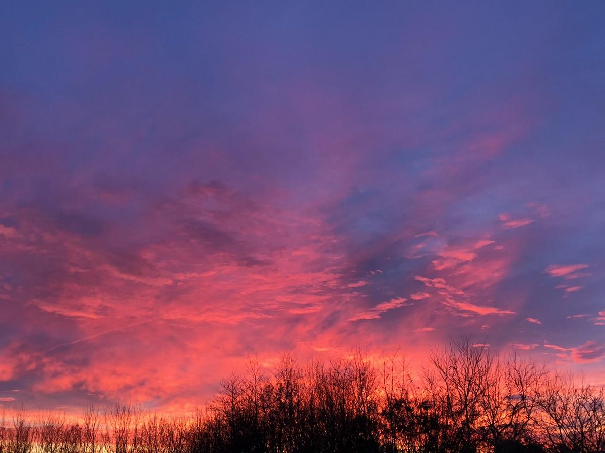 ssigafoos's tweet image. My friend @RKintzel just took these on his way to work in South Whitehall #sunrise #StormHour #rainahead