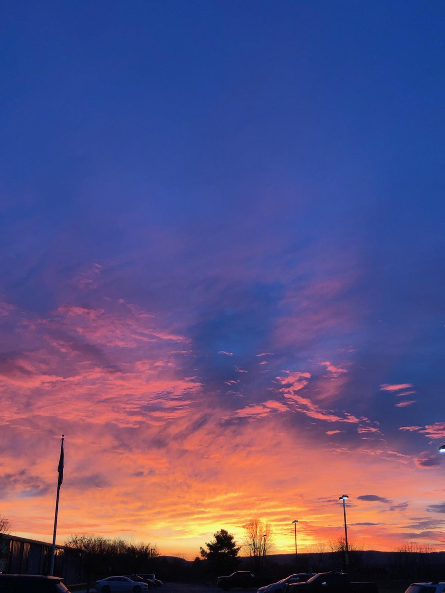 ssigafoos's tweet image. My friend @RKintzel just took these on his way to work in South Whitehall #sunrise #StormHour #rainahead