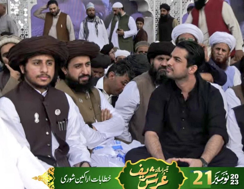 iqrarulhassan's tweet photo. علامہ سعد رضوی مبارکباد کے مستحق ہیں کہ انہوں نے خادم حسین رضوی صاحب کے عرس پر صحافیوں، قلمکاروں اور زندگی کے مختلف شعبوں سے تعلق رکھنے والے افراد کو مدعو کیا۔ میں بھی شریک ہوا۔ حسبِ توقع سعد رضوی شاندار واقع ہوئے۔

سب کو ایک دوسرے کے لئے ذہن اور دل کے راستے کھولنے کی ضرورت ہے۔ https://t.co/JS59Wa3wPv